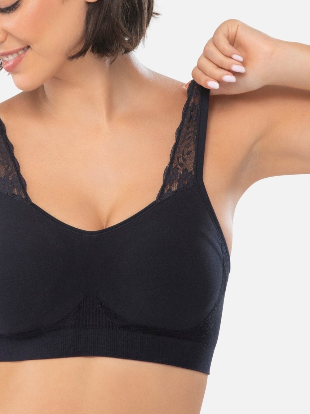 UNDEROUTFIT-The Comfort Bra With Adjustable Lace Straps-445-Black